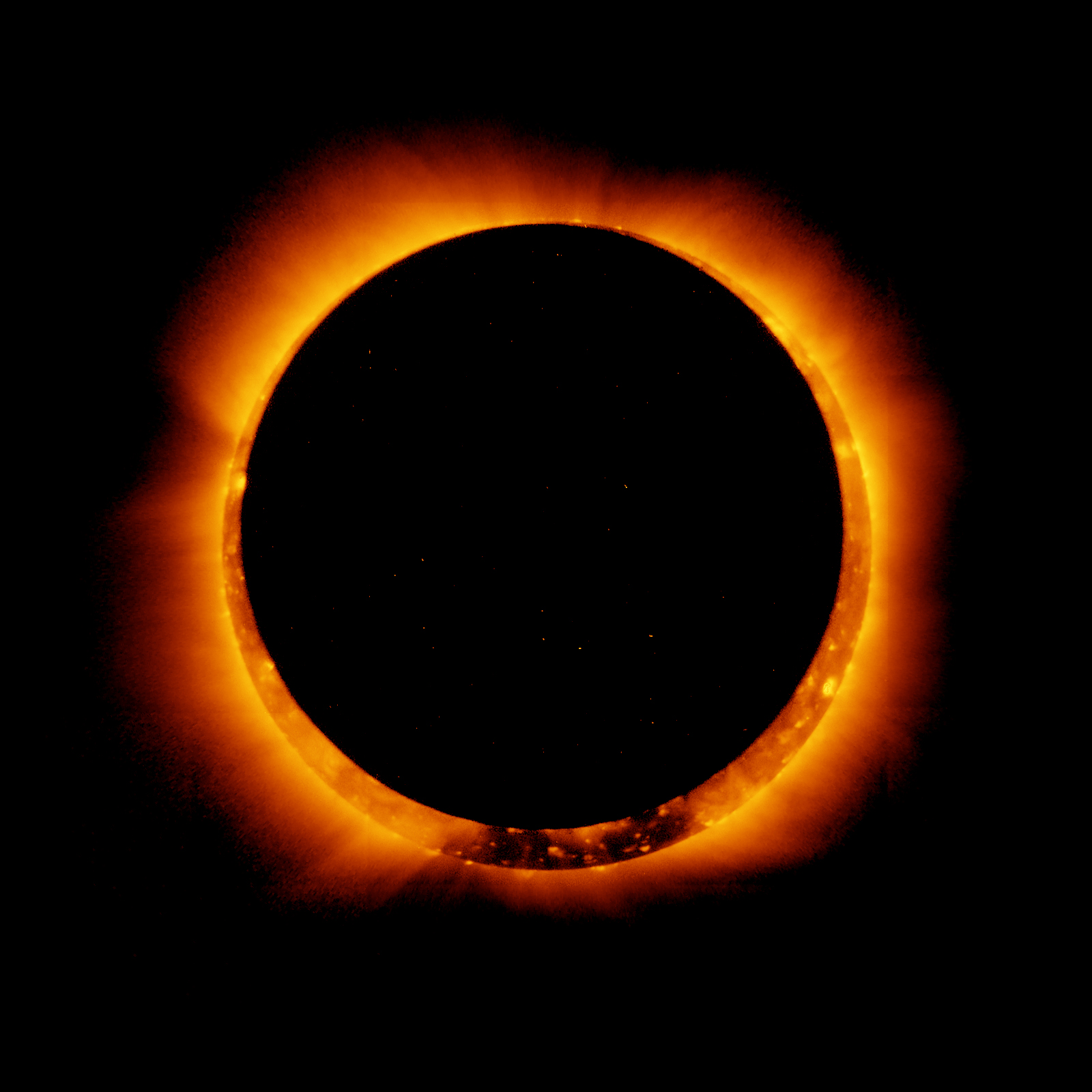 Hinode_Observes_Annular_Solar_Eclipse,_4_Jan_2011.jpg