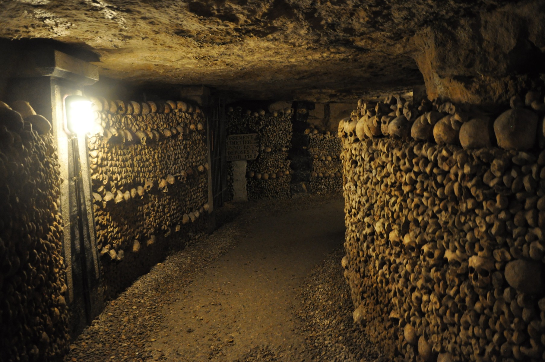 Les_Catacombes_Paris-fantomes.jpg