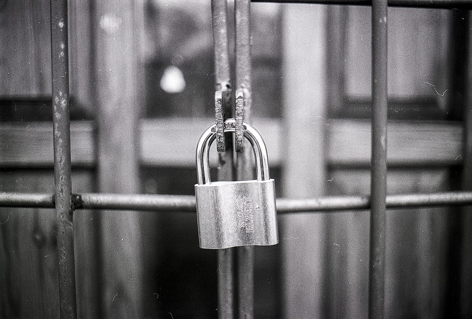 padlock-1815590_960_720.jpg