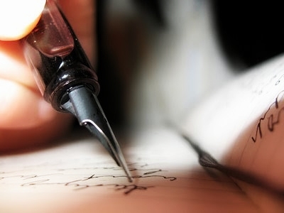 Pluma escribierndo-001.jpg