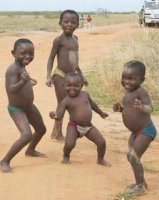 nov-1-niños bailando.jpg