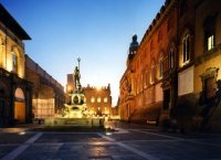 Bologna-piazza-Maggiore-fontana-del-Nettuno.jpg