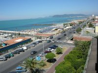 1200px-Marina_di_massa,_veduta_01.JPG