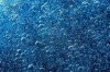 una-serie-de-burbujas-bajo-el-agua-azul.jpg