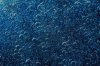 una-serie-de-burbujas-bajo-el-agua-azul.jpg