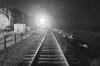 9749354-pistas-de-tren-por-la-noche-con-un-tren-bajando-las-pistas-fotografia-tomada-en-la-orill.jpg