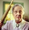 anciana con palote.jpg